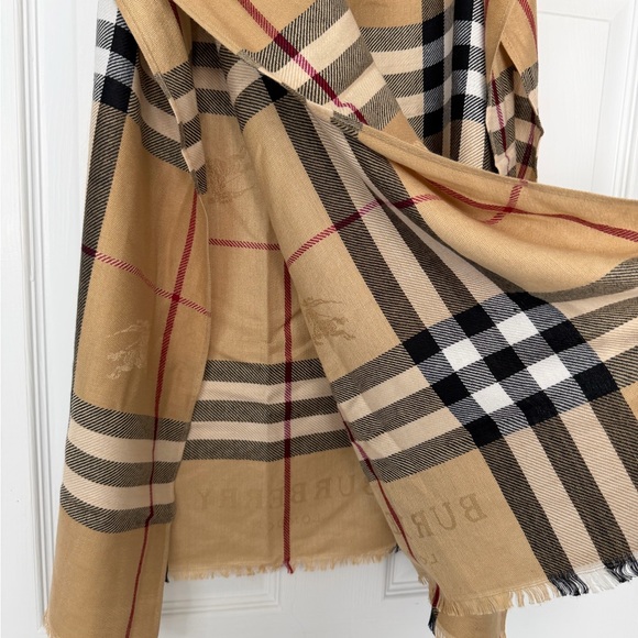 Burberry Lightweight Check Scarf Beige Red Black Logo. - Picture 3 of 5